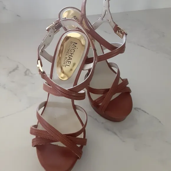 🆕️ MICHAEL  Michael Kors NWT Caramel Brown Size 7M Platform Stiletto Heel Shoes