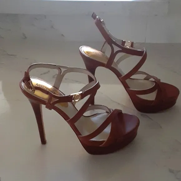 🆕️ MICHAEL  Michael Kors NWT Caramel Brown Size 7M Platform Stiletto Heel Shoes