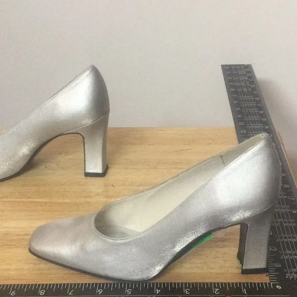 🌞 Vintage Stuart Weitzman dress square closed toe block heel silver women 6.5