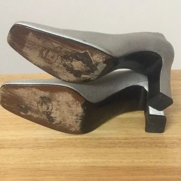 🌞 Vintage Stuart Weitzman dress square closed toe block heel silver women 6.5