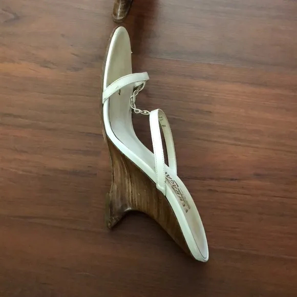 100% authentic VINTAGE Ferragamo F shaped heels