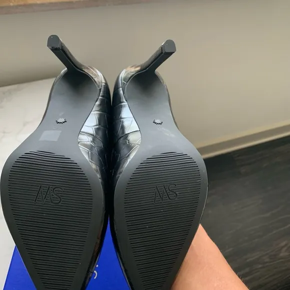 4STUART WEITZMANDancer 95 croc-effect leather pumps
