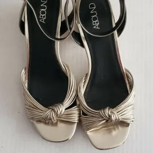 ABOUND Women's 36 Sandals Shoes Gold Low Heel