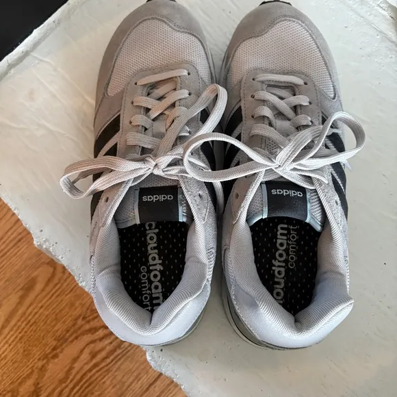 Adidas Men's Run 80s Gray and Black Sneakers