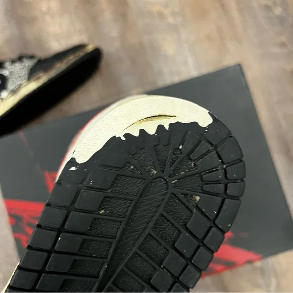 Air Jordan 1 Retro High x Dave White Wings of the Future