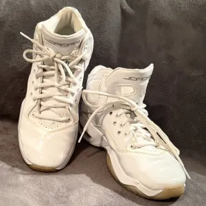 Air Jordan &quot;Mars 270  - Size 7Y - White  - Model CK1425-100 (Gently Used)