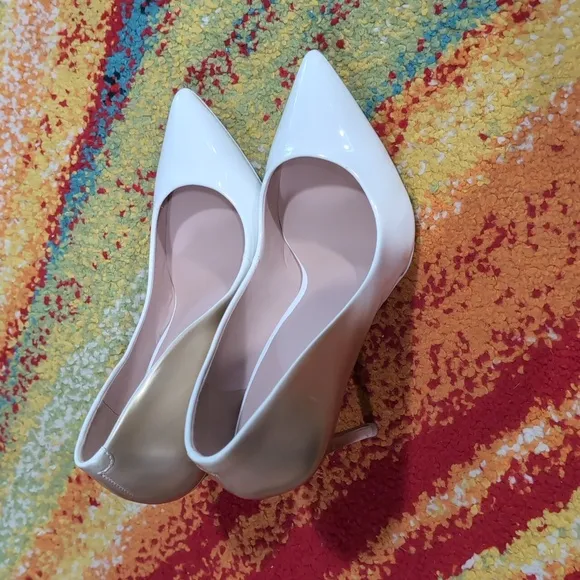 Aldo White and Gold Heels with Sleek Silhouette and Pointed Toe