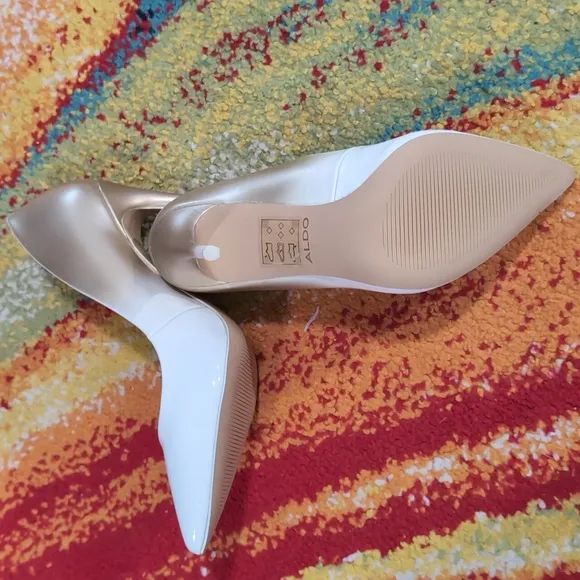 Aldo White and Gold Heels with Sleek Silhouette and Pointed Toe