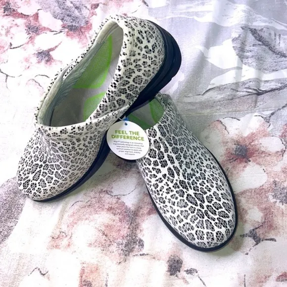 Align Nursing clogs shoes size  9 1/2 white Leopard