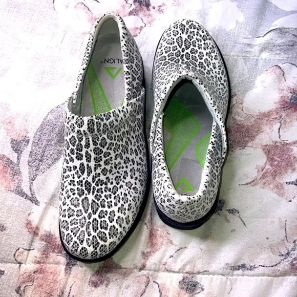 Align Nursing clogs shoes size  9 1/2 white Leopard