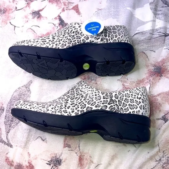 Align Nursing clogs shoes size  9 1/2 white Leopard