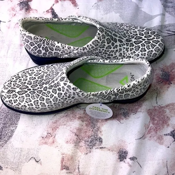 Align Nursing clogs shoes size  9 1/2 white Leopard