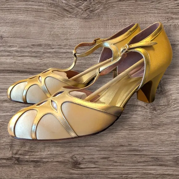 American Duchess Lilith Women's Vintage Flapper T-Straps Wide (Gold/Gold) 12W