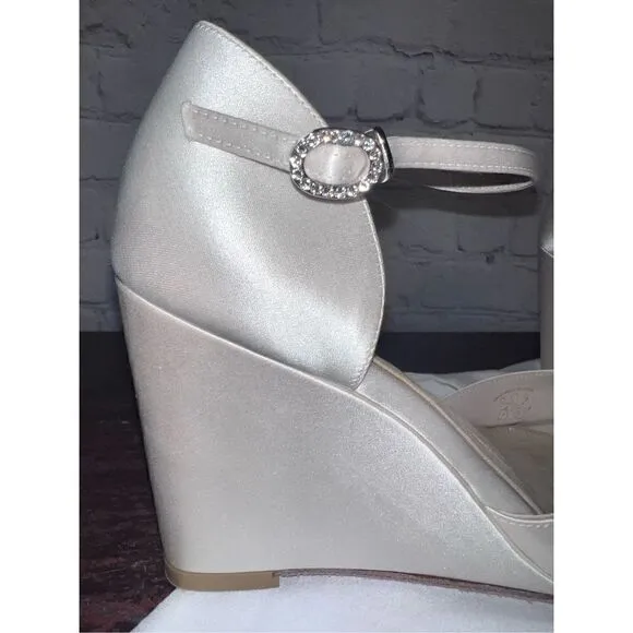 Angela Nuran Marquesa wedding shoes new in box SZ 8.5