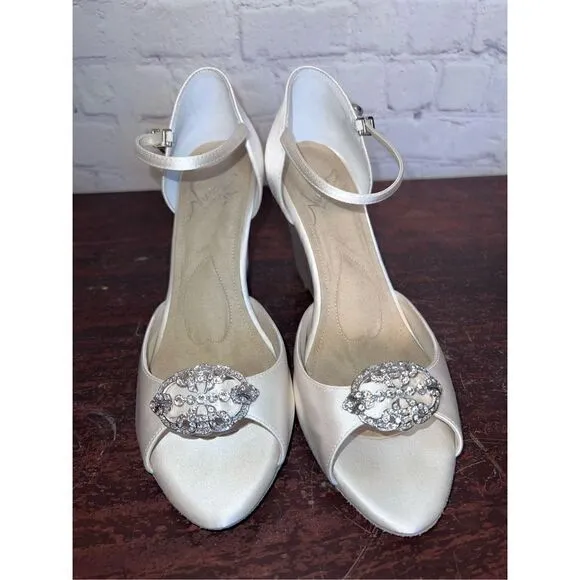 Angela Nuran Marquesa wedding shoes new in box SZ 8.5