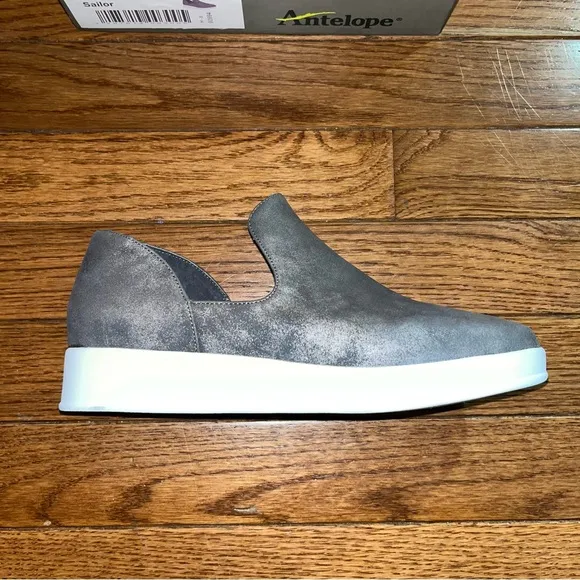 Antelope Sailor Suede Flat Fashion Sneakers Gray &amp; White Women’s EU Size 36
