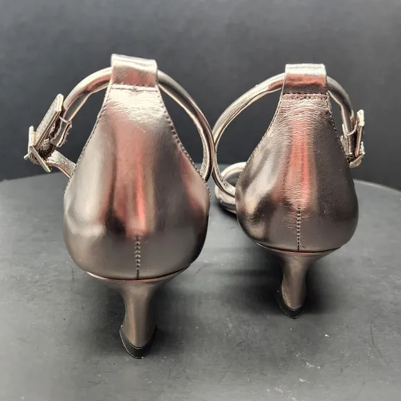 Antonio Melani sandals 9 Narrow silver leather padded strappy kitten new $150