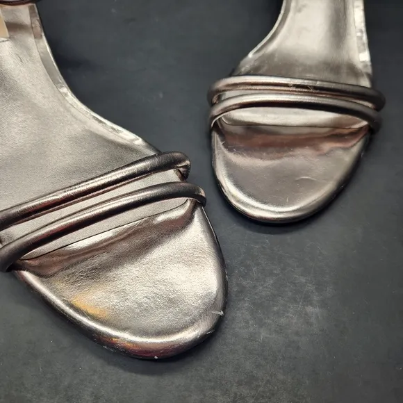 Antonio Melani sandals 9 Narrow silver leather padded strappy kitten new $150
