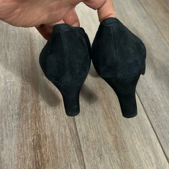 Anyi Lu Heart Black Suede Pumps Size 38.5 gently used handmade in Italy