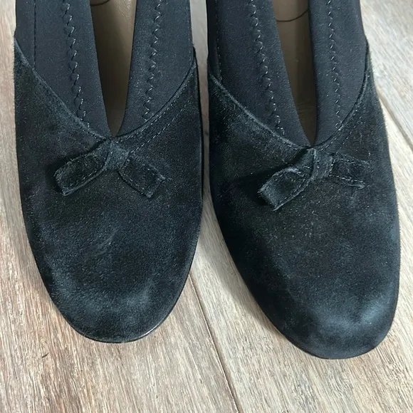 Anyi Lu Heart Black Suede Pumps Size 38.5 gently used handmade in Italy