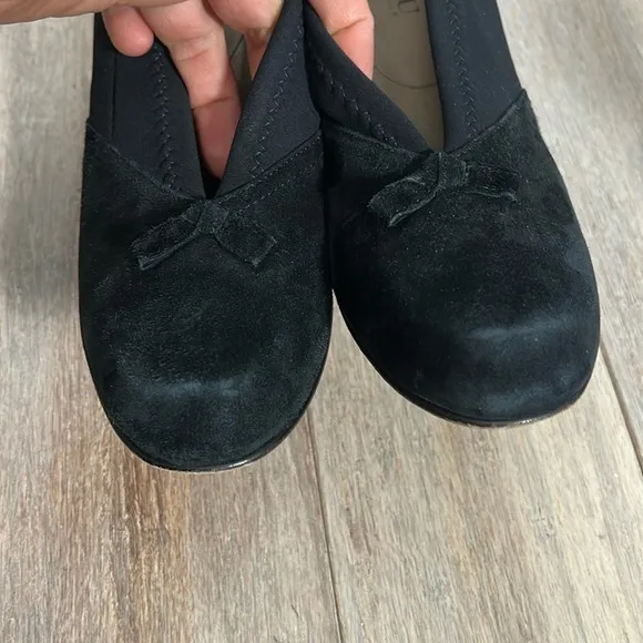 Anyi Lu Heart Black Suede Pumps Size 38.5 gently used handmade in Italy