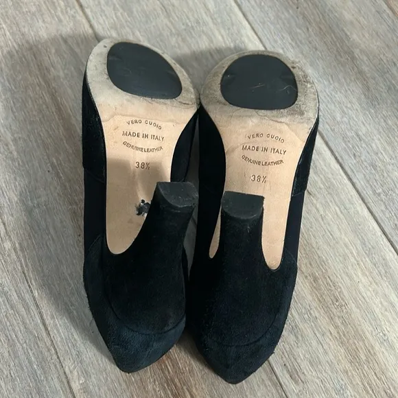 Anyi Lu Heart Black Suede Pumps Size 38.5 gently used handmade in Italy