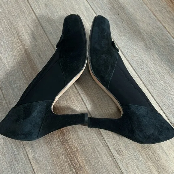 Anyi Lu Heart Black Suede Pumps Size 38.5 gently used handmade in Italy