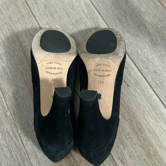 Anyi Lu Heart Black Suede Pumps Size 38.5 gently used handmade in Italy