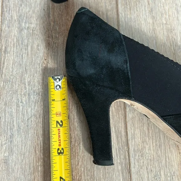 Anyi Lu Heart Black Suede Pumps Size 38.5 gently used handmade in Italy