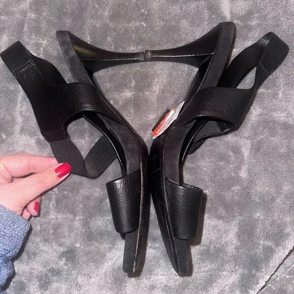 Aquatalia Pebbled Black Leather Strappy Sandals Sz 9.5