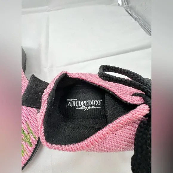 Arcopedico pink &amp; black embroidered shoes, new never worn