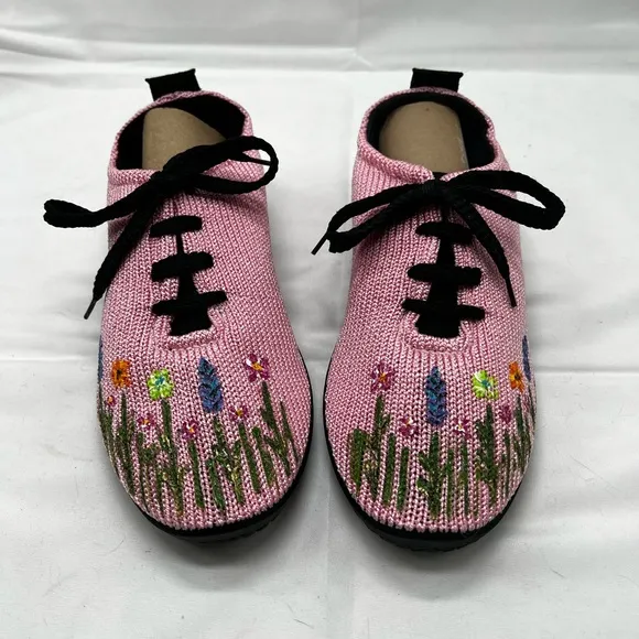 Arcopedico pink &amp; black embroidered shoes, new never worn