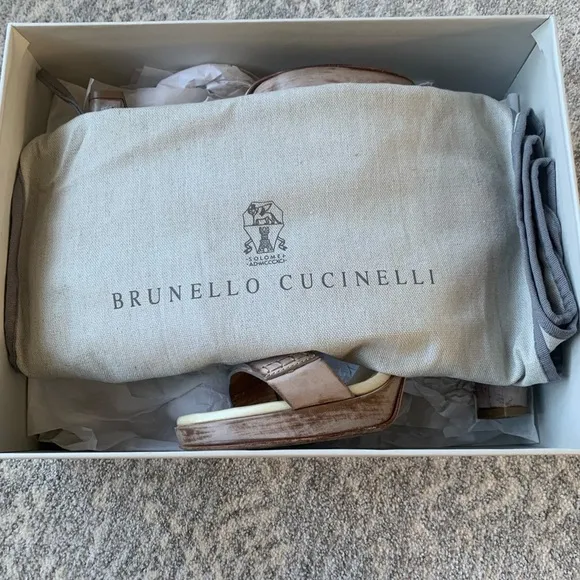 Authentic Brunello Cucinelli neutral toned ladies open toe heels size 38.5