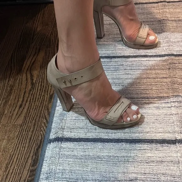 Authentic Brunello Cucinelli neutral toned ladies open toe heels size 38.5