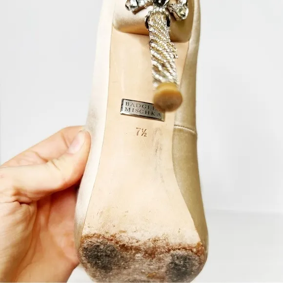 Badgley Mischka Diego Nude Satin Pump Jewels Heels Wedding Shoes Size 7.5