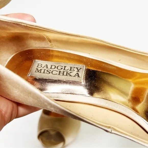 Badgley Mischka Diego Nude Satin Pump Jewels Heels Wedding Shoes Size 7.5