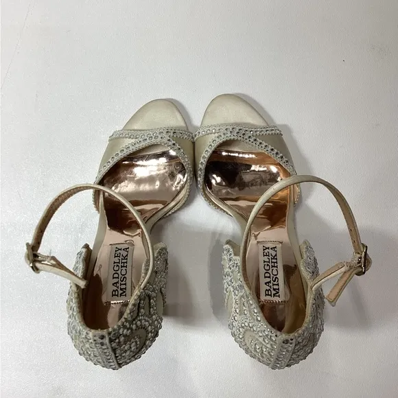 Badgley Mischka Roxy Ankle Strap Rhinestone Kelly Wedding sandal Size 6 Beige