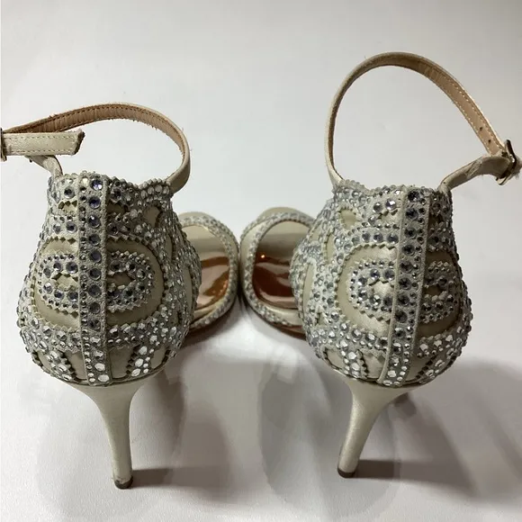 Badgley Mischka Roxy Ankle Strap Rhinestone Kelly Wedding sandal Size 6 Beige