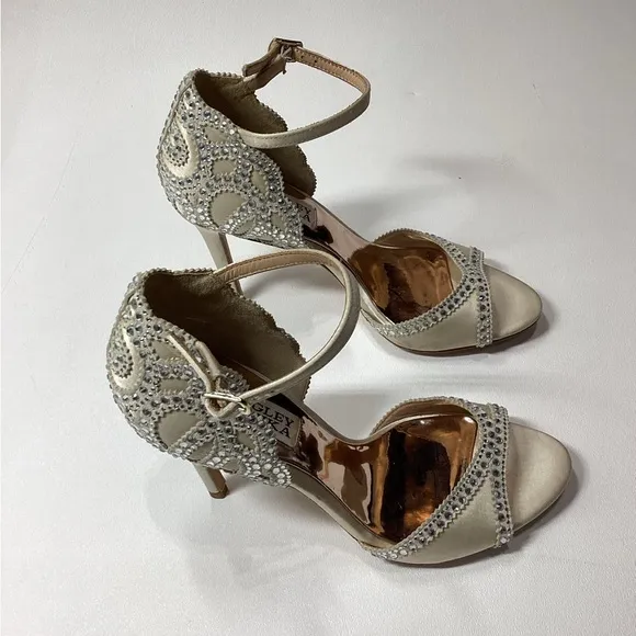 Badgley Mischka Roxy Ankle Strap Rhinestone Kelly Wedding sandal Size 6 Beige