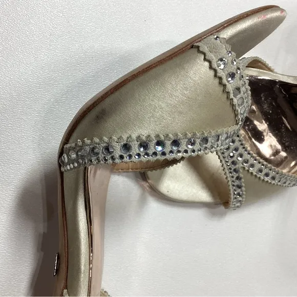 Badgley Mischka Roxy Ankle Strap Rhinestone Kelly Wedding sandal Size 6 Beige