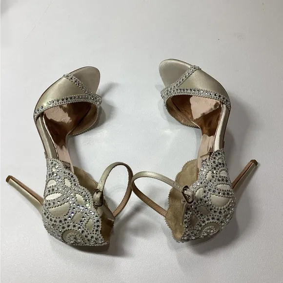 Badgley Mischka Roxy Ankle Strap Rhinestone Kelly Wedding sandal Size 6 Beige