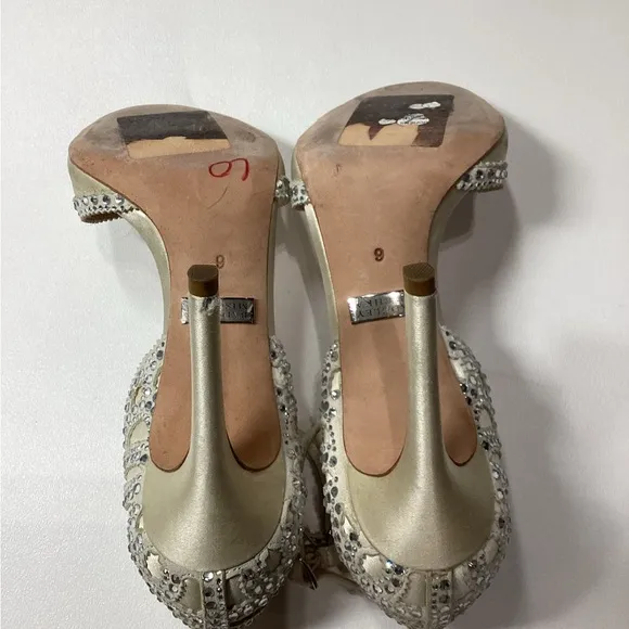 Badgley Mischka Roxy Ankle Strap Rhinestone Kelly Wedding sandal Size 6 Beige