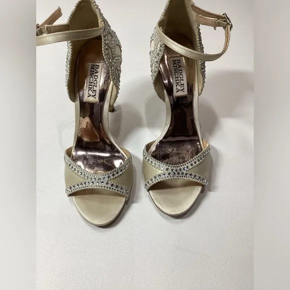 Badgley Mischka Roxy Ankle Strap Rhinestone Kelly Wedding sandal Size 6 Beige