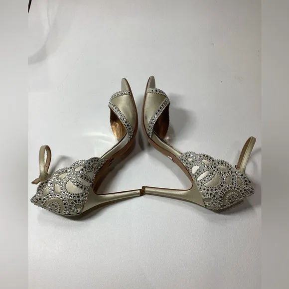 Badgley Mischka Roxy Ankle Strap Rhinestone Kelly Wedding sandal Size 6 Beige
