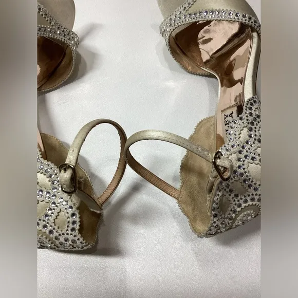 Badgley Mischka Roxy Ankle Strap Rhinestone Kelly Wedding sandal Size 6 Beige