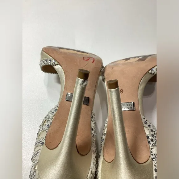 Badgley Mischka Roxy Ankle Strap Rhinestone Kelly Wedding sandal Size 6 Beige