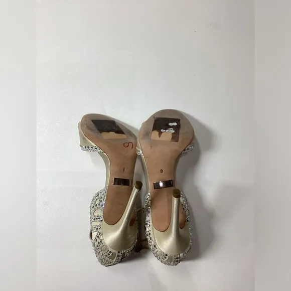 Badgley Mischka Roxy Ankle Strap Rhinestone Kelly Wedding sandal Size 6 Beige