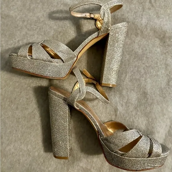 Badgley Mischka silver glitter shoes size 9 prom wedding