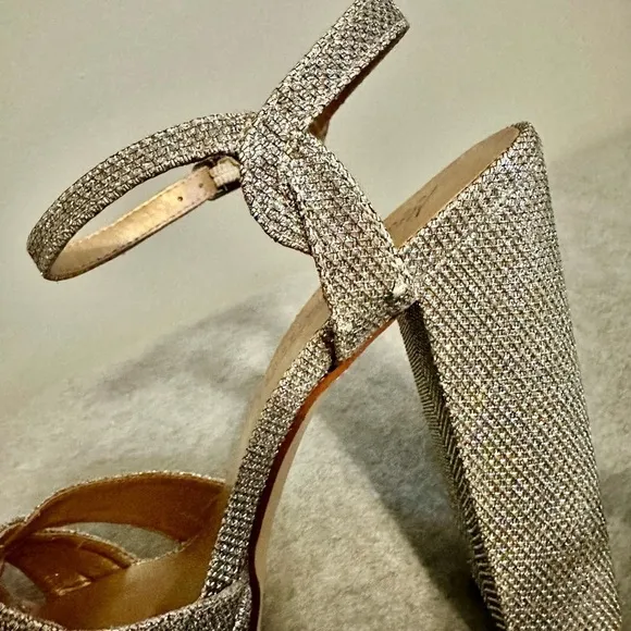 Badgley Mischka silver glitter shoes size 9 prom wedding