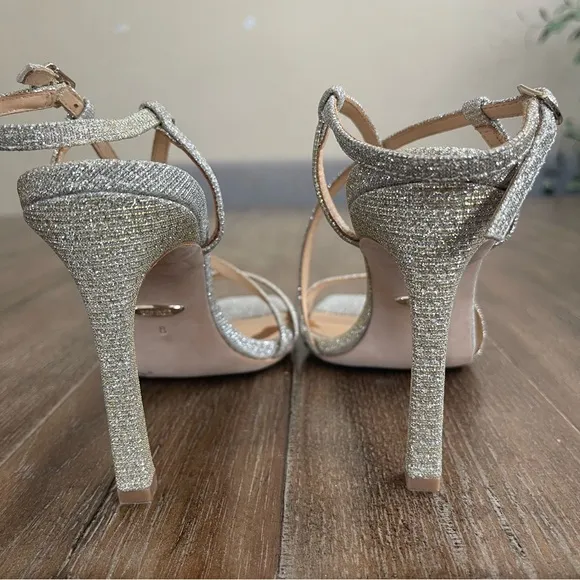 Badgley Mischka Silver Metallic Strappy Sandals Women’s 8 Elegant Evening Prom